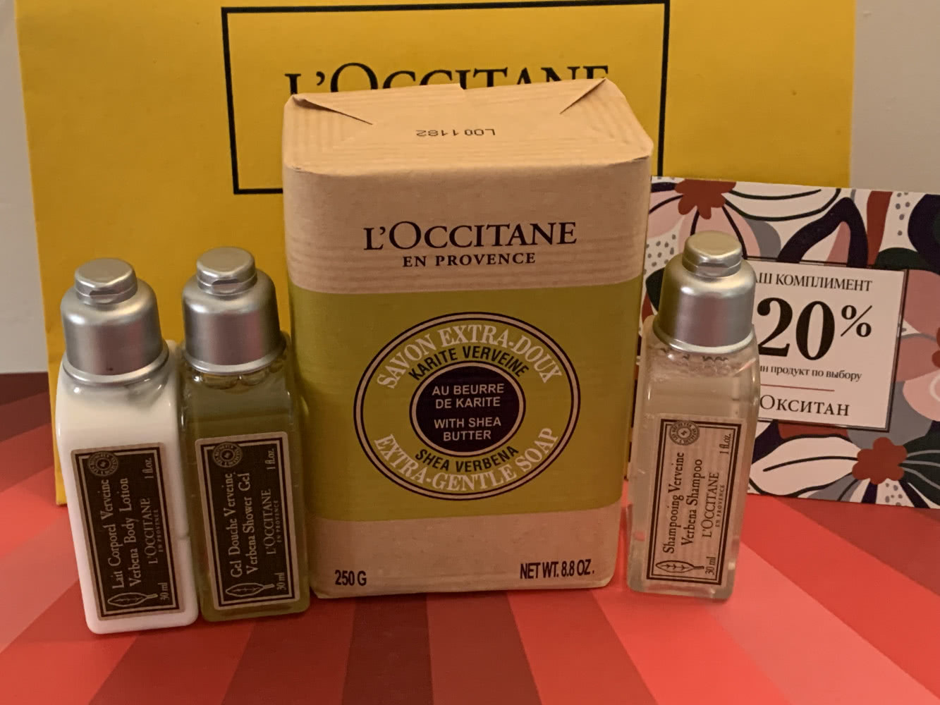 L occitane Подарочный набор в фирменном пакете