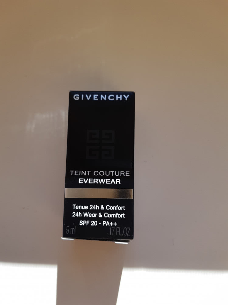 Givenchy Teint Couture Everwear SPF 20 PA++