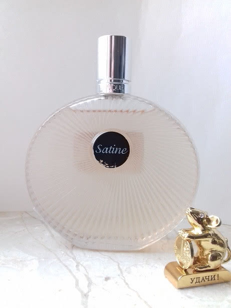 Satine, Lalique  делюсь от 5 мл