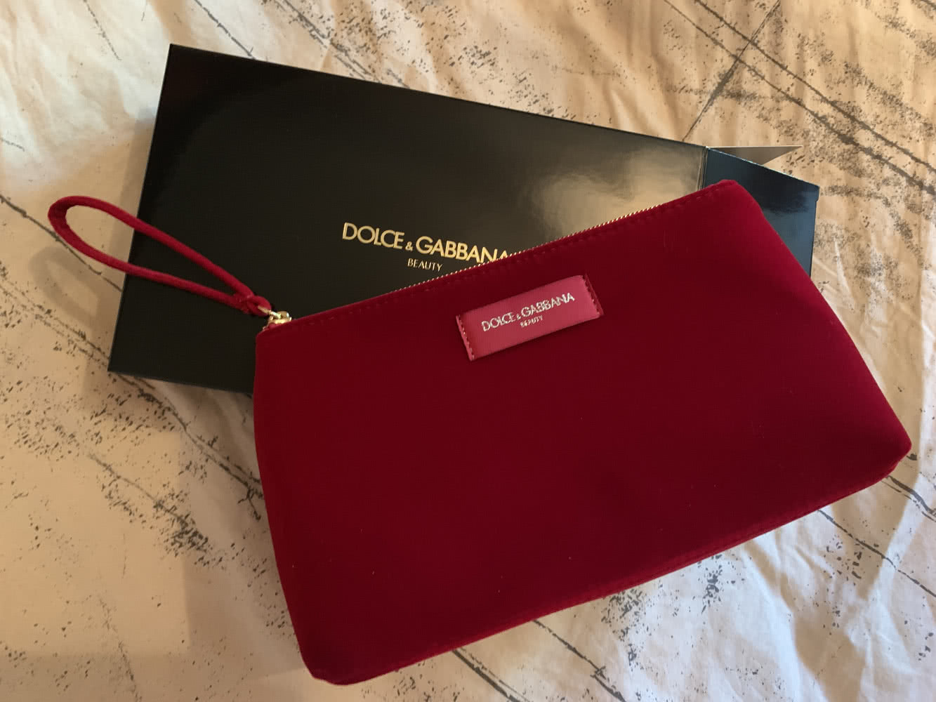 Dolce&Gabbana, Косметичка красная бархатная