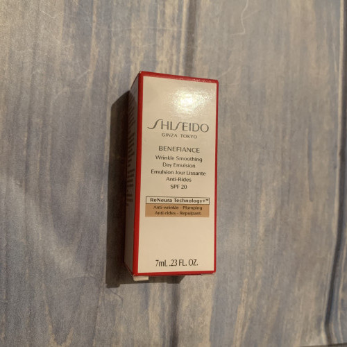 Shiseido Benefiance Wrinkle Smoothing Day Emulsion SPF 20, 7ml