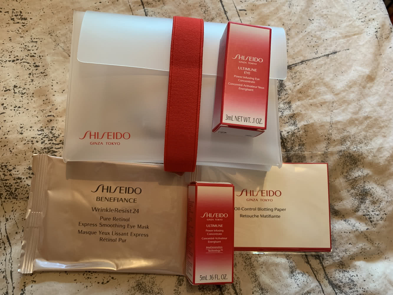 Shiseido, набор миниатюр в фирменной косметичке.