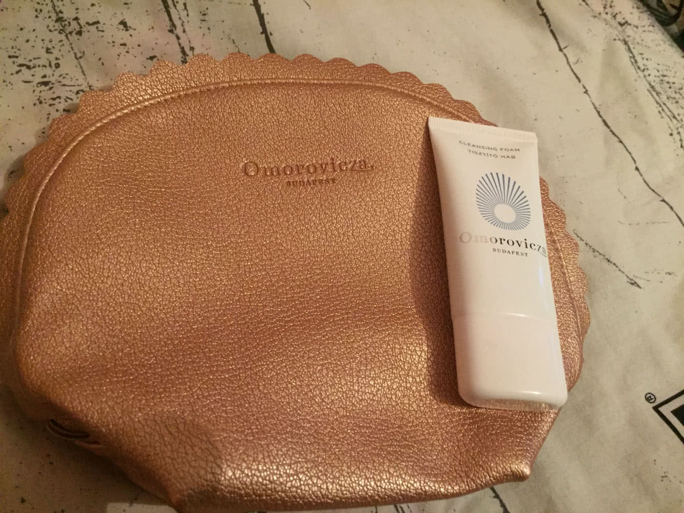 Сет Omorovicza: Omorovicza пенка для очищения кожи лица Cleansing Foam, 30 мл + косметичка