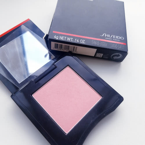 Сухие румяна Shiseido в оттенке 04 Aura pink