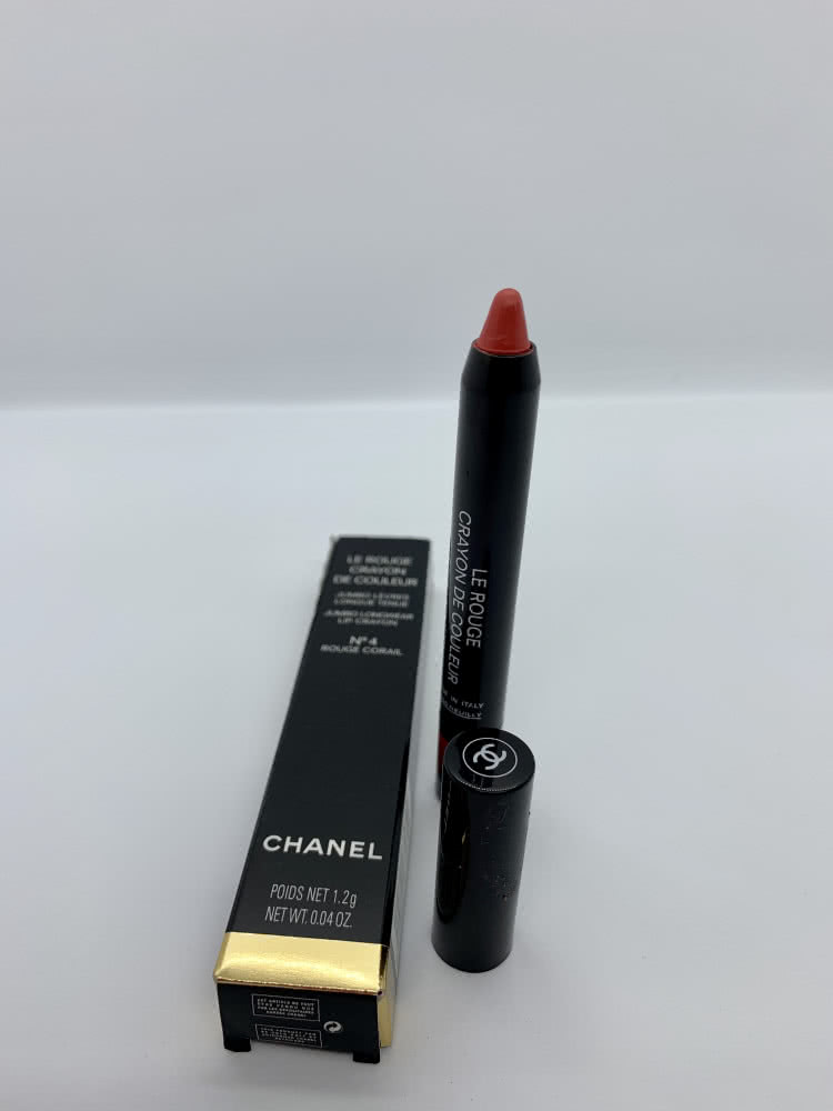 Помада-карандаш Chanel Le rouge crayon de couleur