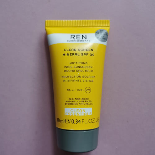Ren Clean Skincare Clean Screen Mineral SPF30 (10 мл., стоимость £32.00 за 50 мл.) – санскрин для лица