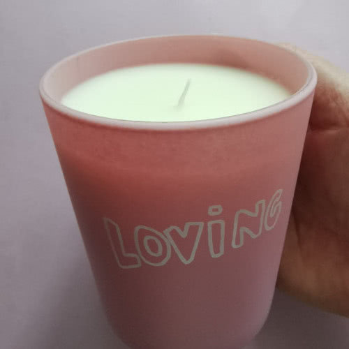 Bella Freud — full size Loving Candle (190 г, стоимость £50.00) – Люксовая  свеча с ароматом туберозы и сандала.