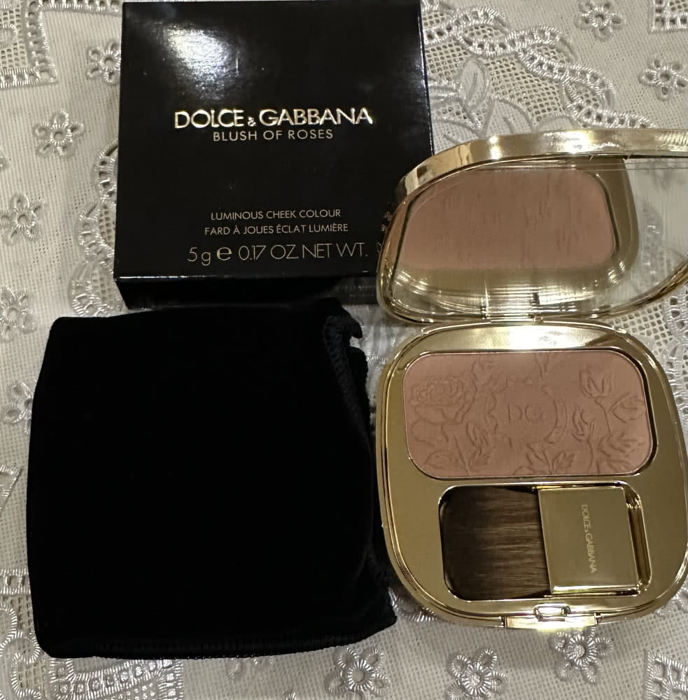 Dolce&Gabbana румяна с эффектом сияния -110