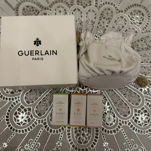 Guerlain набор ( косметичка +3 аромата*7,5мл)