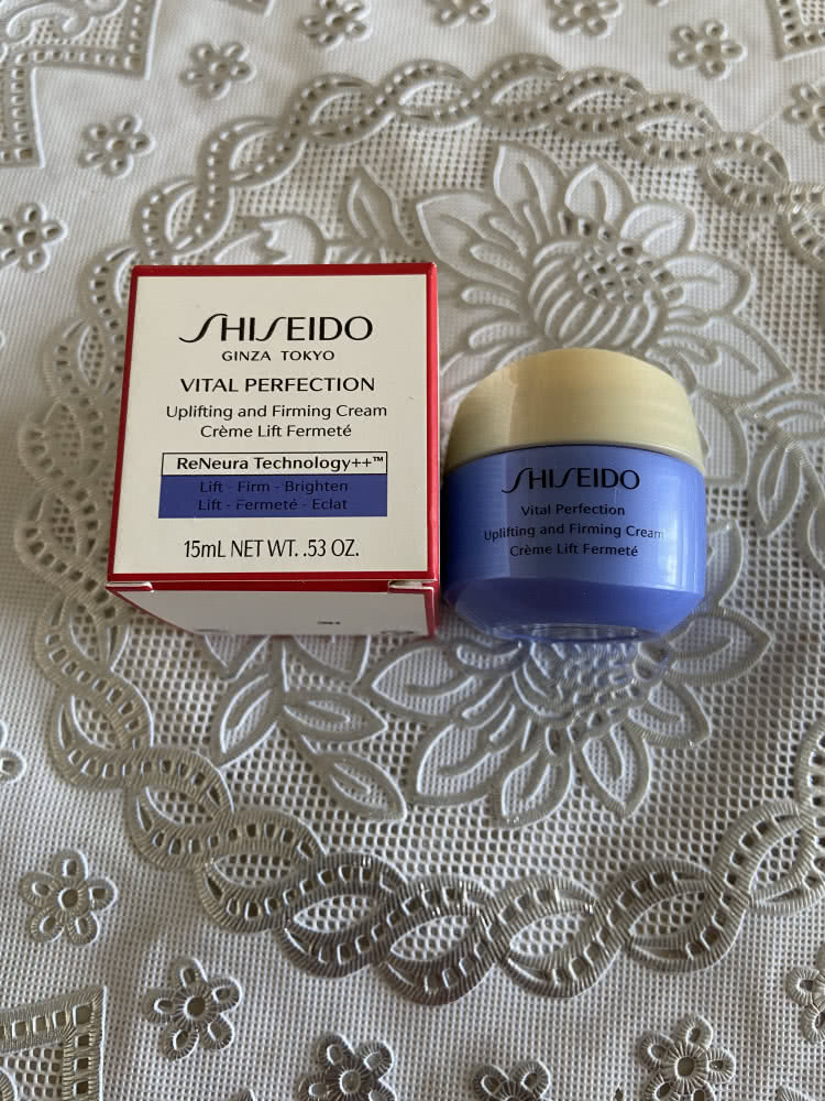 Новый Shiseido Vital Perfection Uplifting And Firming Cream Лифтинг-крем для лица, повышающий упругость кожи-15мл
