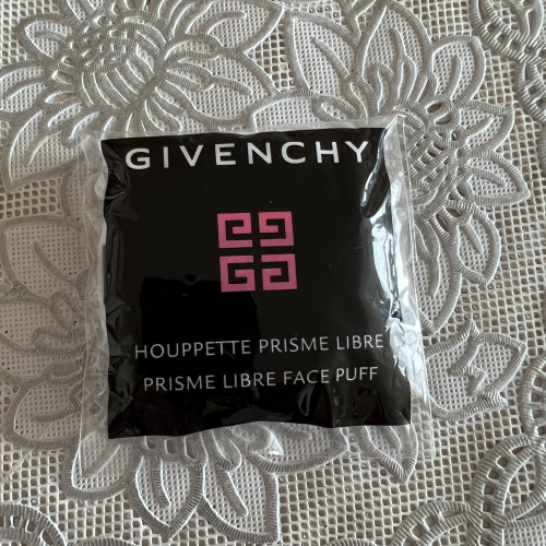 Givenchy подушечка для макияжа
