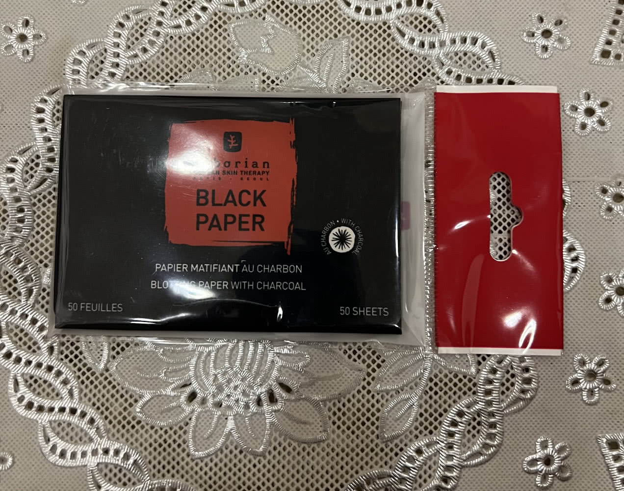 Erborian Черные матирующие салфетки с углем-50штук