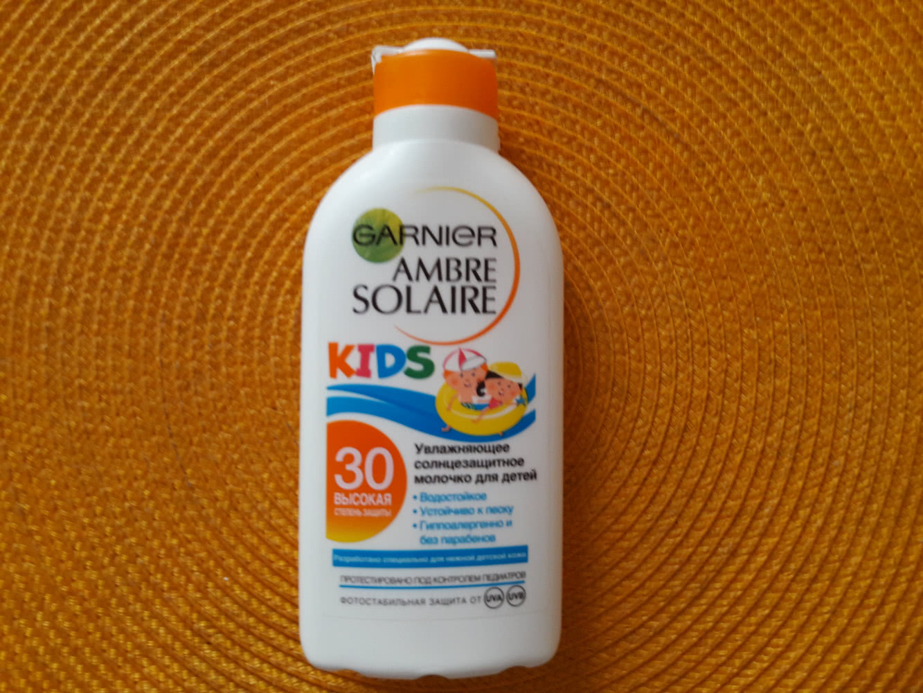 Garnier Ambre Solaire Увлажняющее солнцезащитное молочко для детей SPF 30