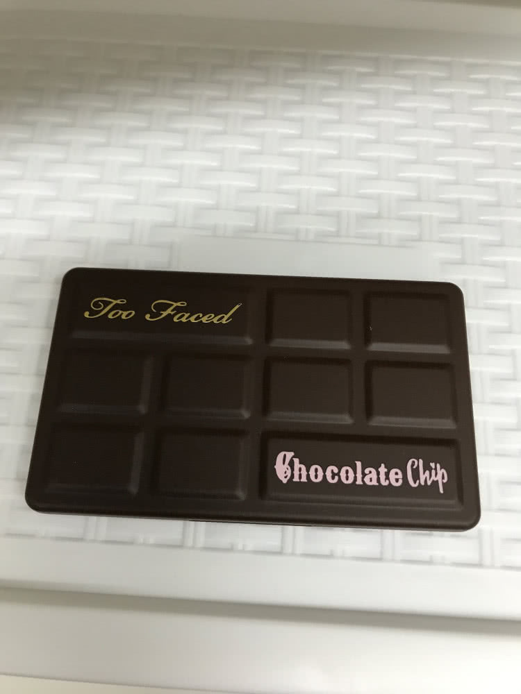 Too Faced Matte Chocolate Chip