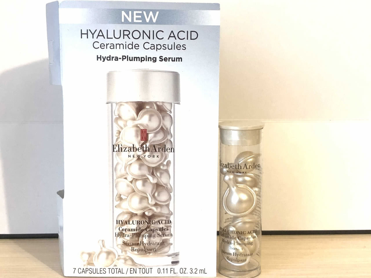 Elizabeth Arden Exclusive Hyaluronic Acid Ceramide Capsules Hydra-Plumping Serum