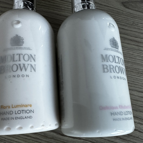 Molton Brown  ароматы , крем для рук и лосьон для тела