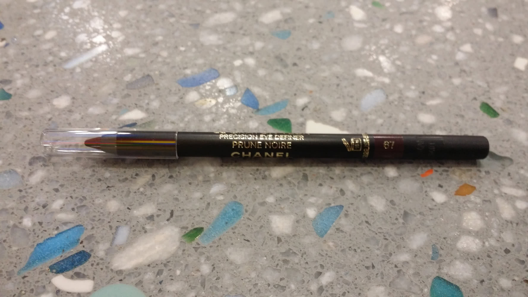 Новый карандаш для глаз Chanel N67 Prune Noire лимитированный выпуск