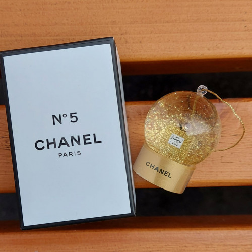 Маленький снежный шар на елку Chanel рождество 2021