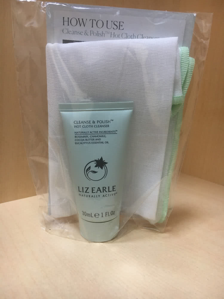 Средство для умывания Liz Earle Naturally Active Skincare Cleanse & Polish™ Hot Cloth Cleanser, 30 мл в комплекте с муслиновой салфеткой