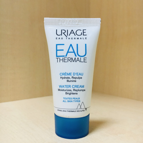 Uriage Eau Thermale  легкий увлажняющий крем для лица.