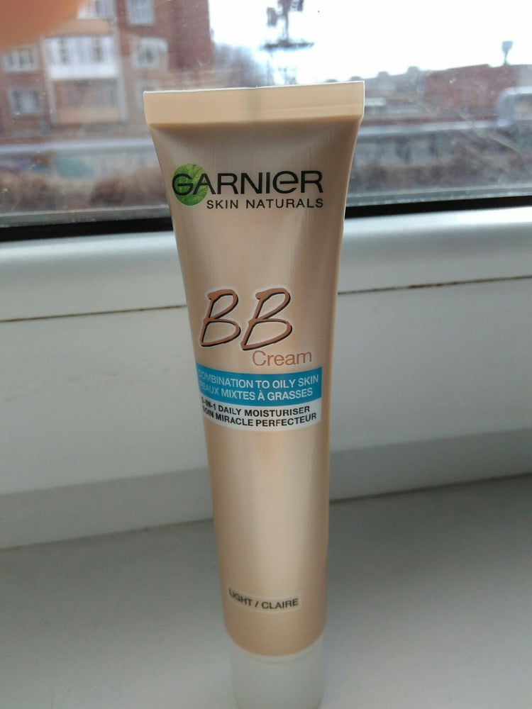 Garnier bb-cream. Комплексный увлажняющий уход для смешанной и жирной кожи. Светло-бежевый.
