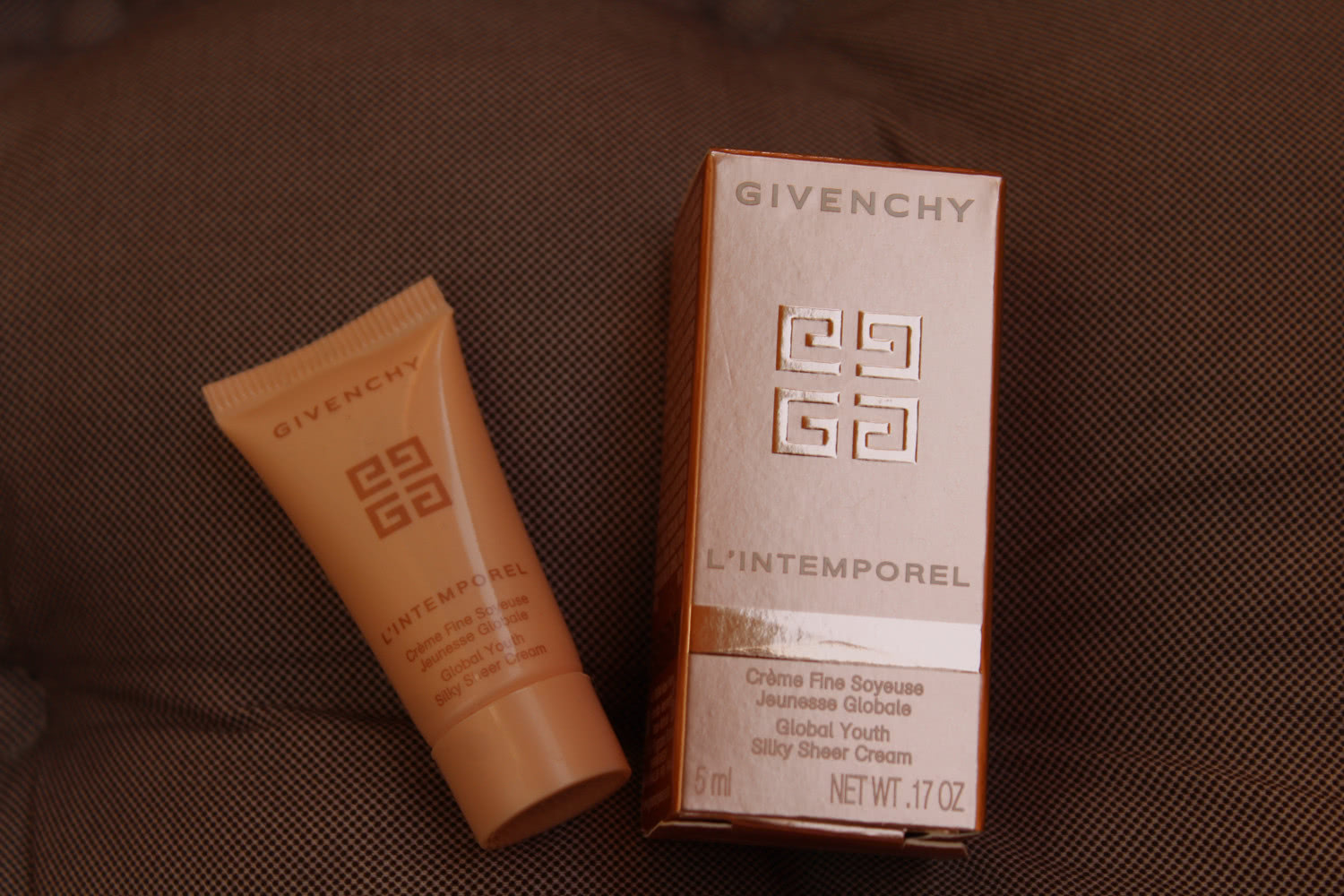 Givenchy L'Intemporel нежный шелковистый крем для глобальной молодости кожи