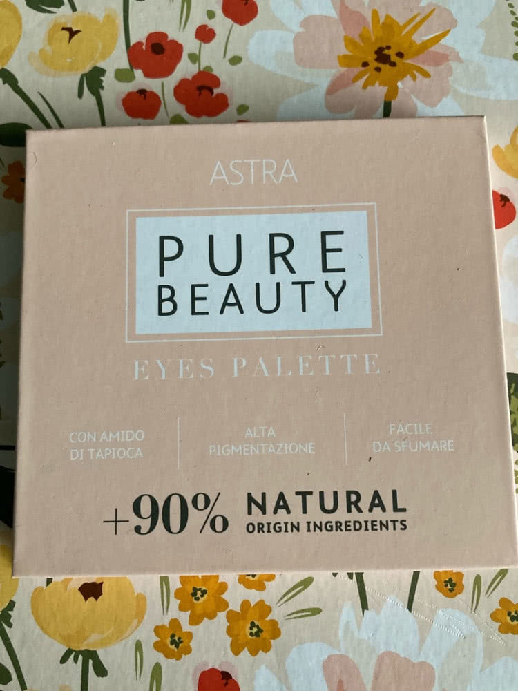 Astra Pure Beauty Eyes Palette.