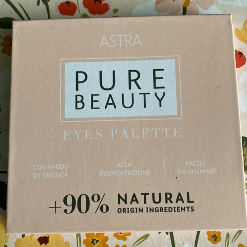Astra Pure Beauty Eyes Palette.