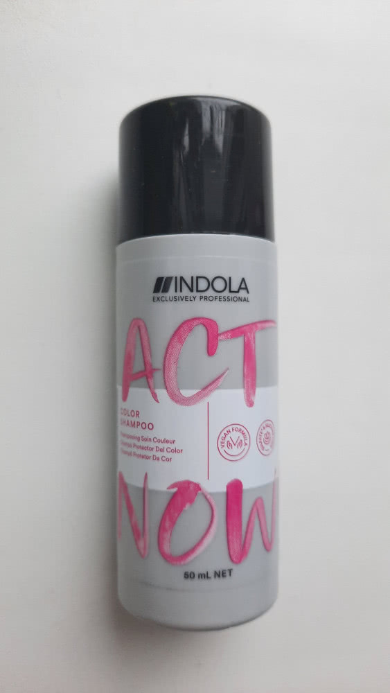 Шампунь для окрашенных волос Indola Color shampoo