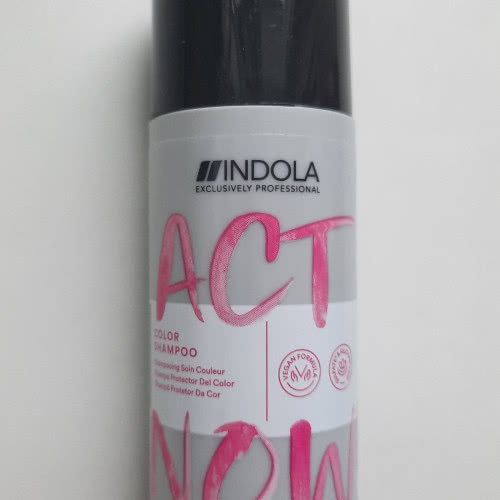 Шампунь для окрашенных волос Indola Color shampoo