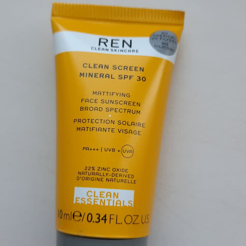Минеральный санскрин для лица Ren Clean Screen Mineral SPF30