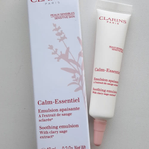 Увлажняющая эмульсия для чувствительной кожи лица Clarins Calm-Essentiel