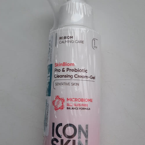 Очищающий крем-гель для умывания с пробиотиками и пребиотиками  Icon Skin