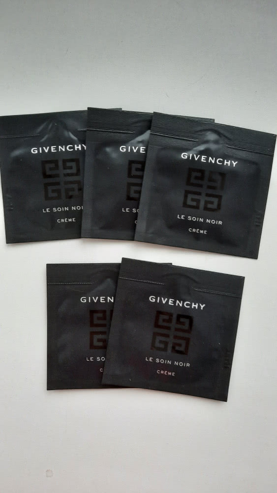 Крем для лица Givenchy Le soin noir creme
