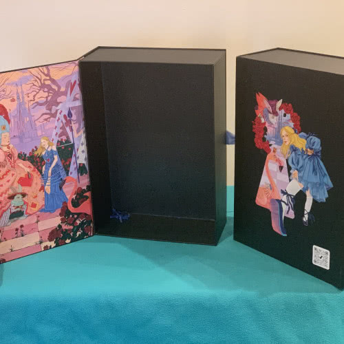 Подарочная коробка "Алиса в стране чудес" с набором наклеек