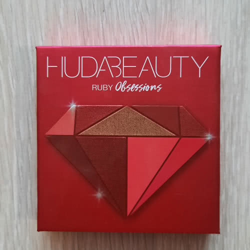 Huda Beauty Ruby Obsessions Eye Shadow Palette