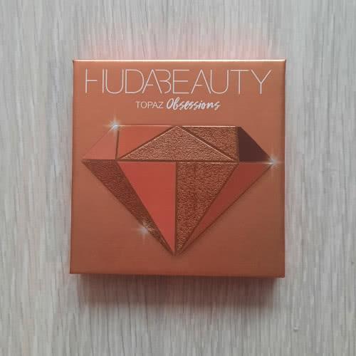 Huda Beauty Topaz Obsession Eye Shadow Palette