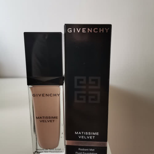 Givenchy тональный крем Matissime Velvet 02