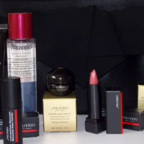 Набор косметики Shiseido, фирменный клатч