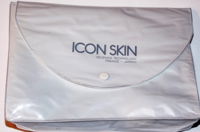 Подарочный набор ICON SKIN №2 в косметичке.
