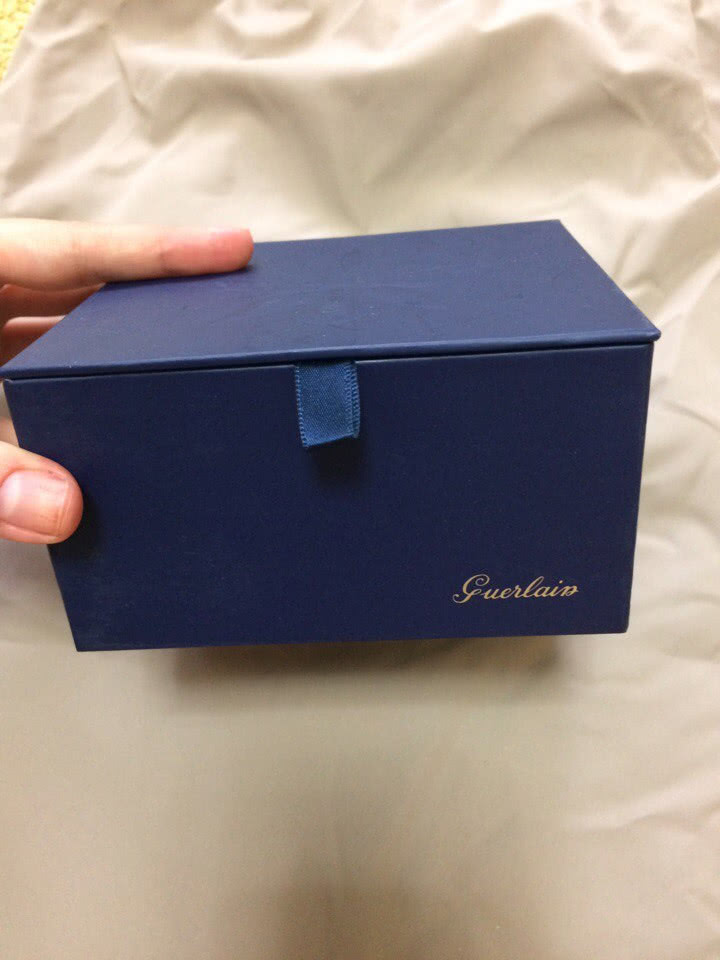 Guerlain коробочка на магните для косметики