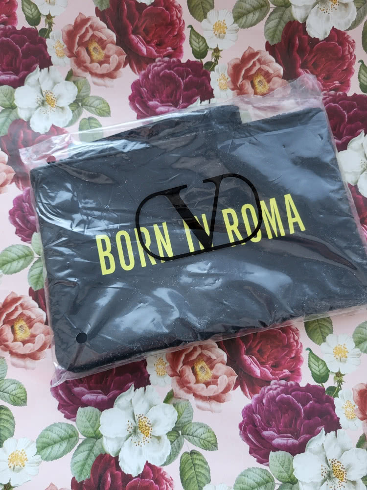 Valentino Born in Roma, косметичка, новая запакованная