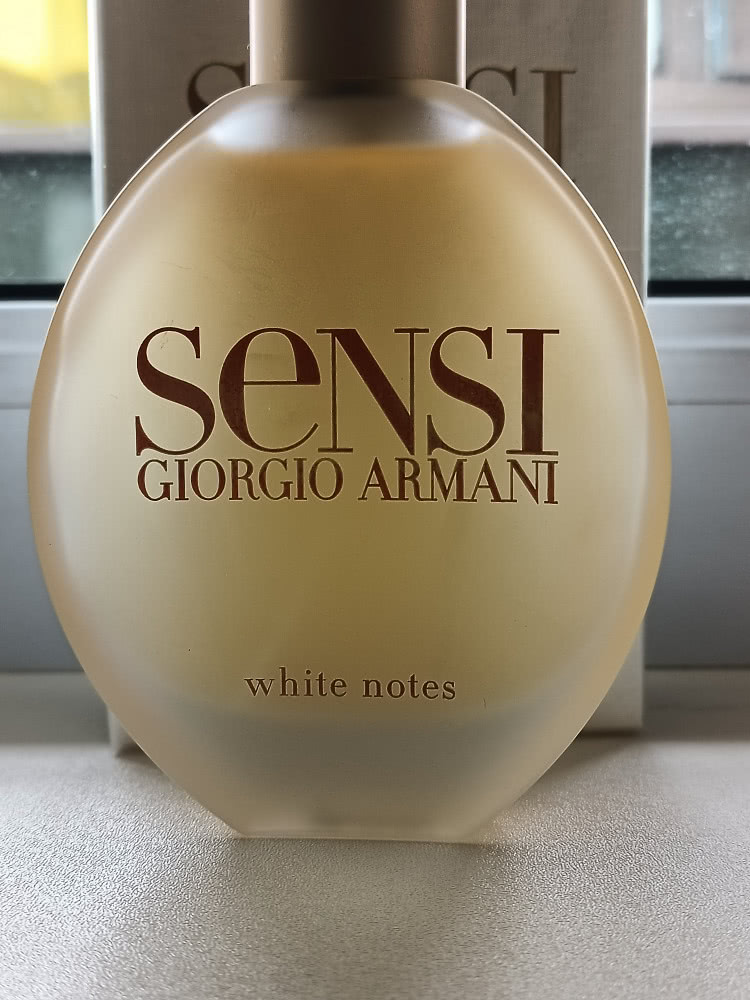 Armani Sensi white notes