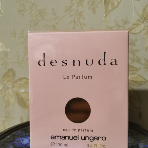 Парфюмерная вода Desnuda от Emanuel Ungaro