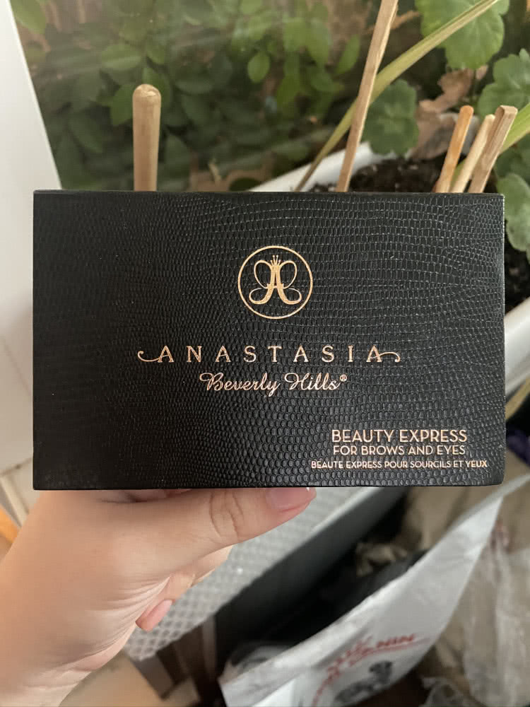 Anastasia Beverly Hills набор для бровей