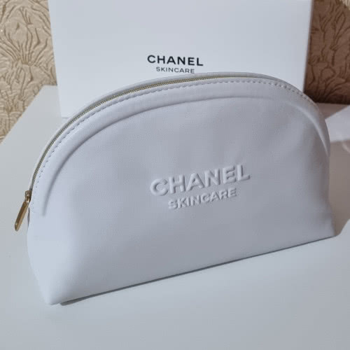 Косметичка Chanel из экокожи белая