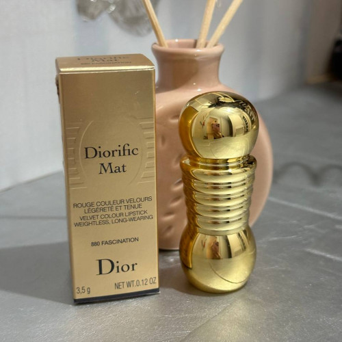 Помада Dior 880