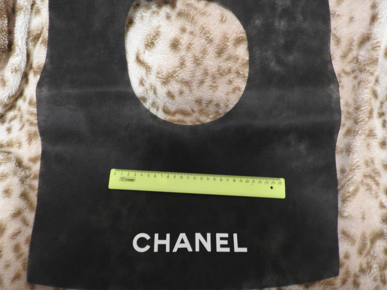 Защитный  нагрудный фартук  для макияжа Chanel -личная коллекция