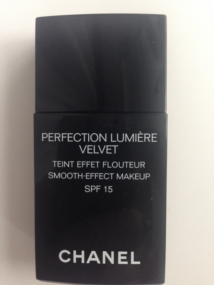 Chanel Perfection Lumiere Velvet Smooth-Effect Makeup тон 20