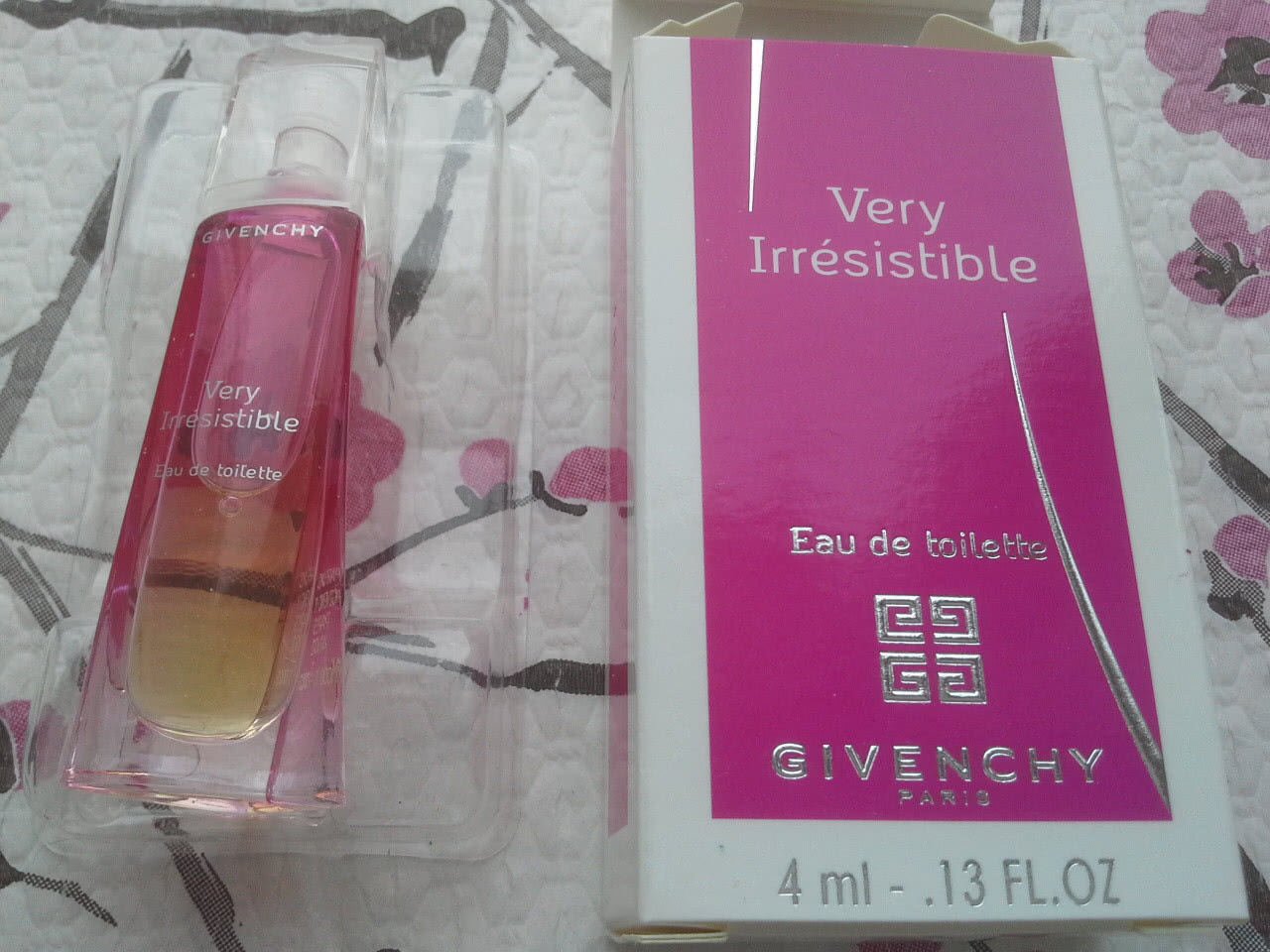 Миниатюра Givenchy Very Irresistible edt 4ml